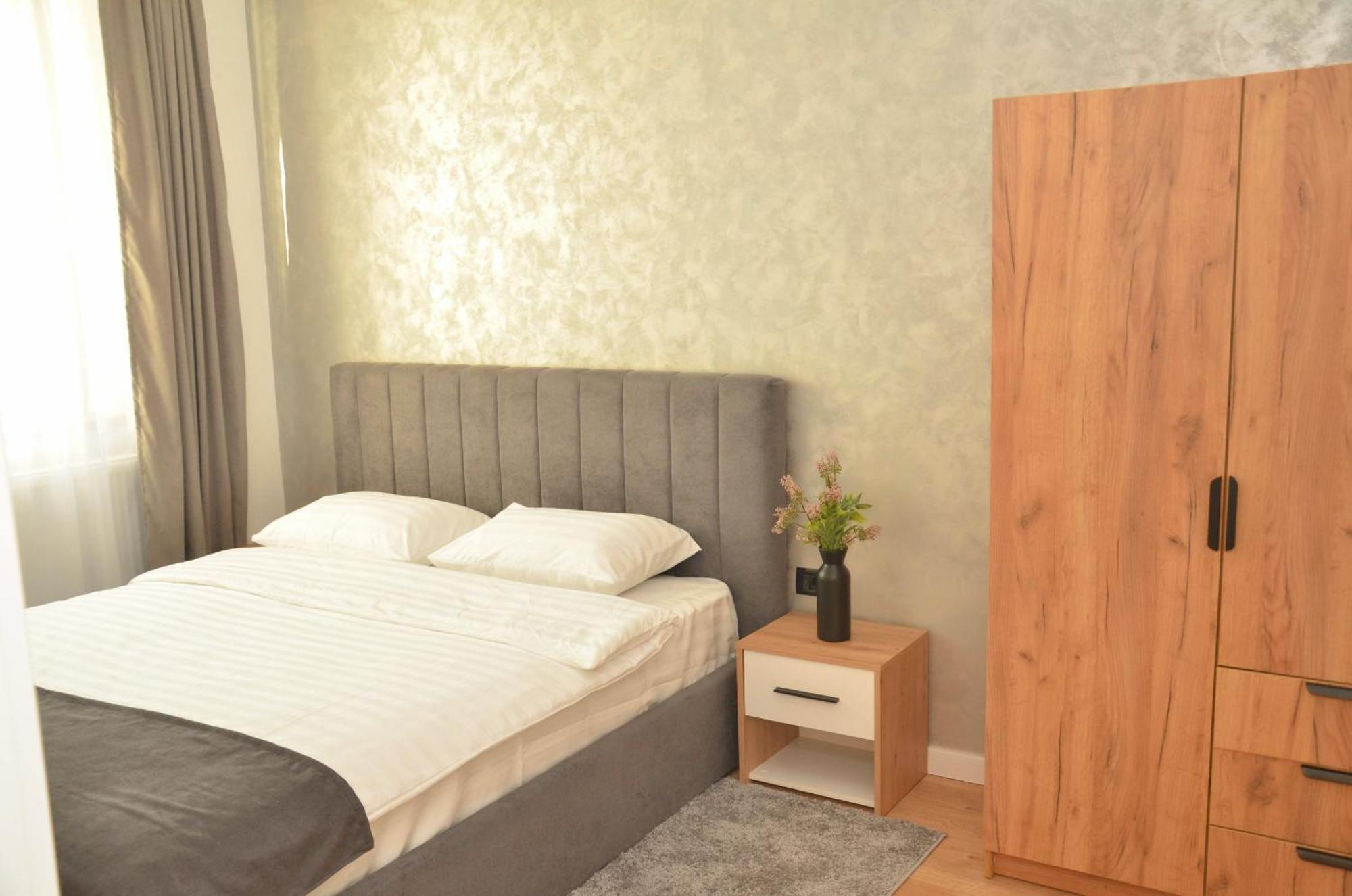 Forest Boutique Питешти Экстерьер фото